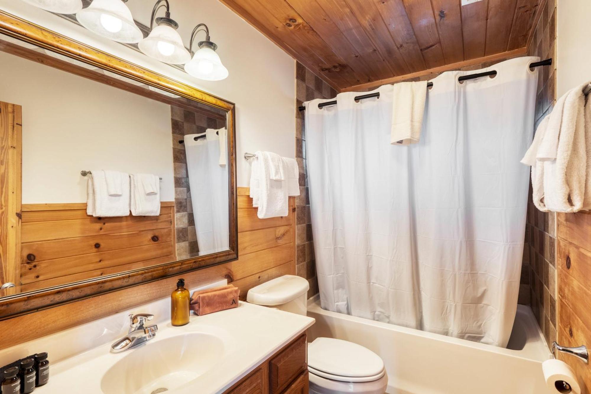 Chestnut By Avantstay Mountain Cabin W Treetop Views Hot Tub Game Room Gatlinburg Εξωτερικό φωτογραφία