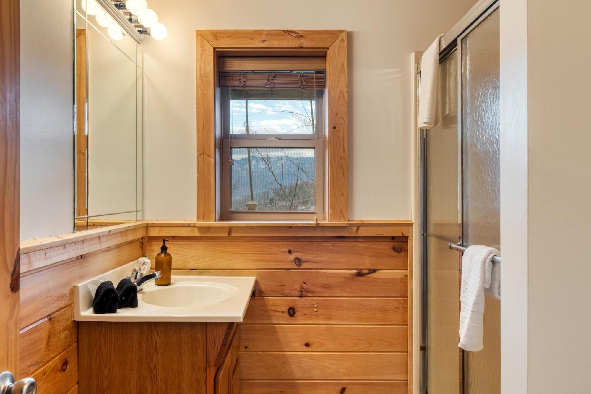 Chestnut By Avantstay Mountain Cabin W Treetop Views Hot Tub Game Room Gatlinburg Εξωτερικό φωτογραφία