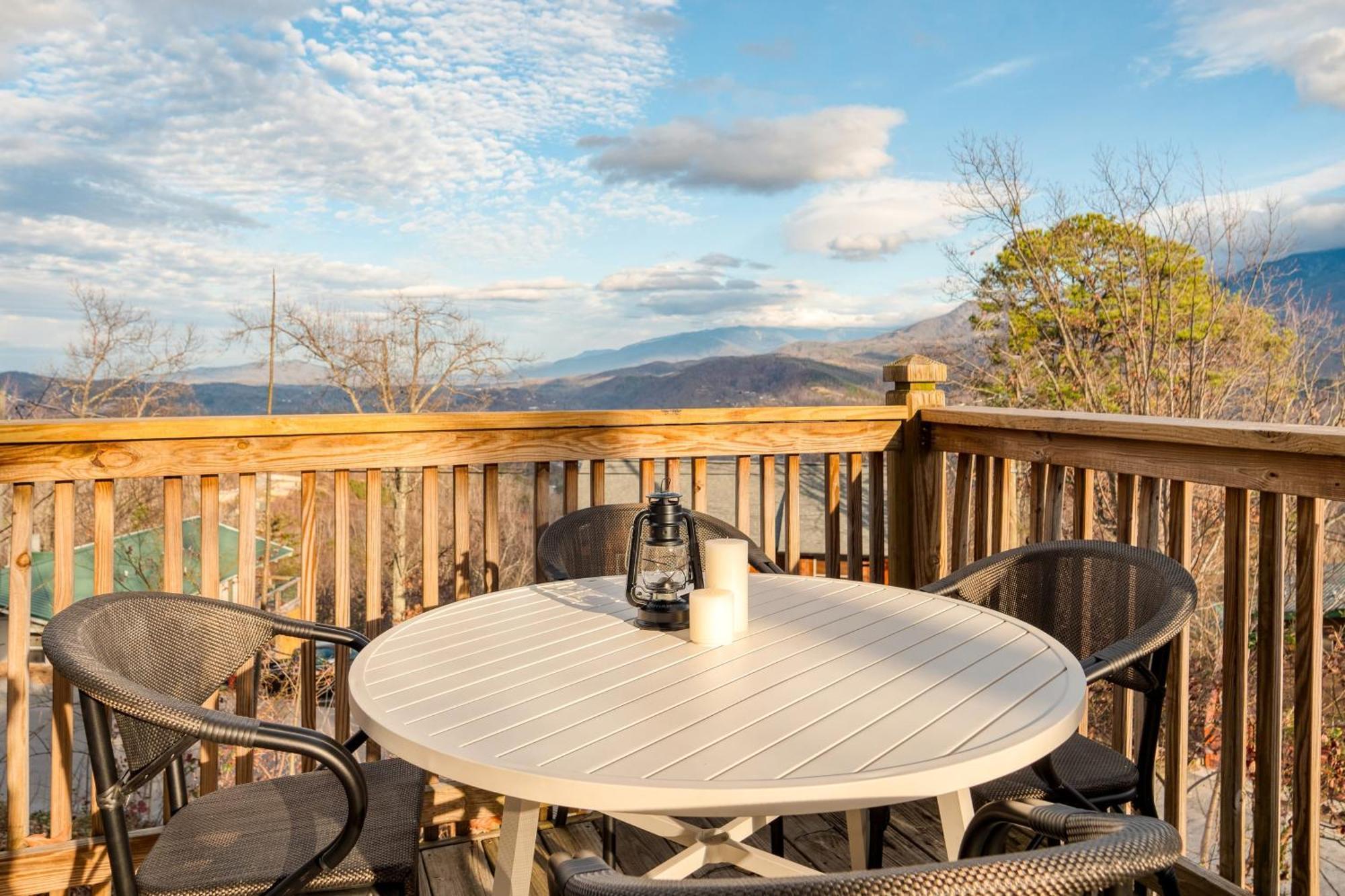 Chestnut By Avantstay Mountain Cabin W Treetop Views Hot Tub Game Room Gatlinburg Εξωτερικό φωτογραφία