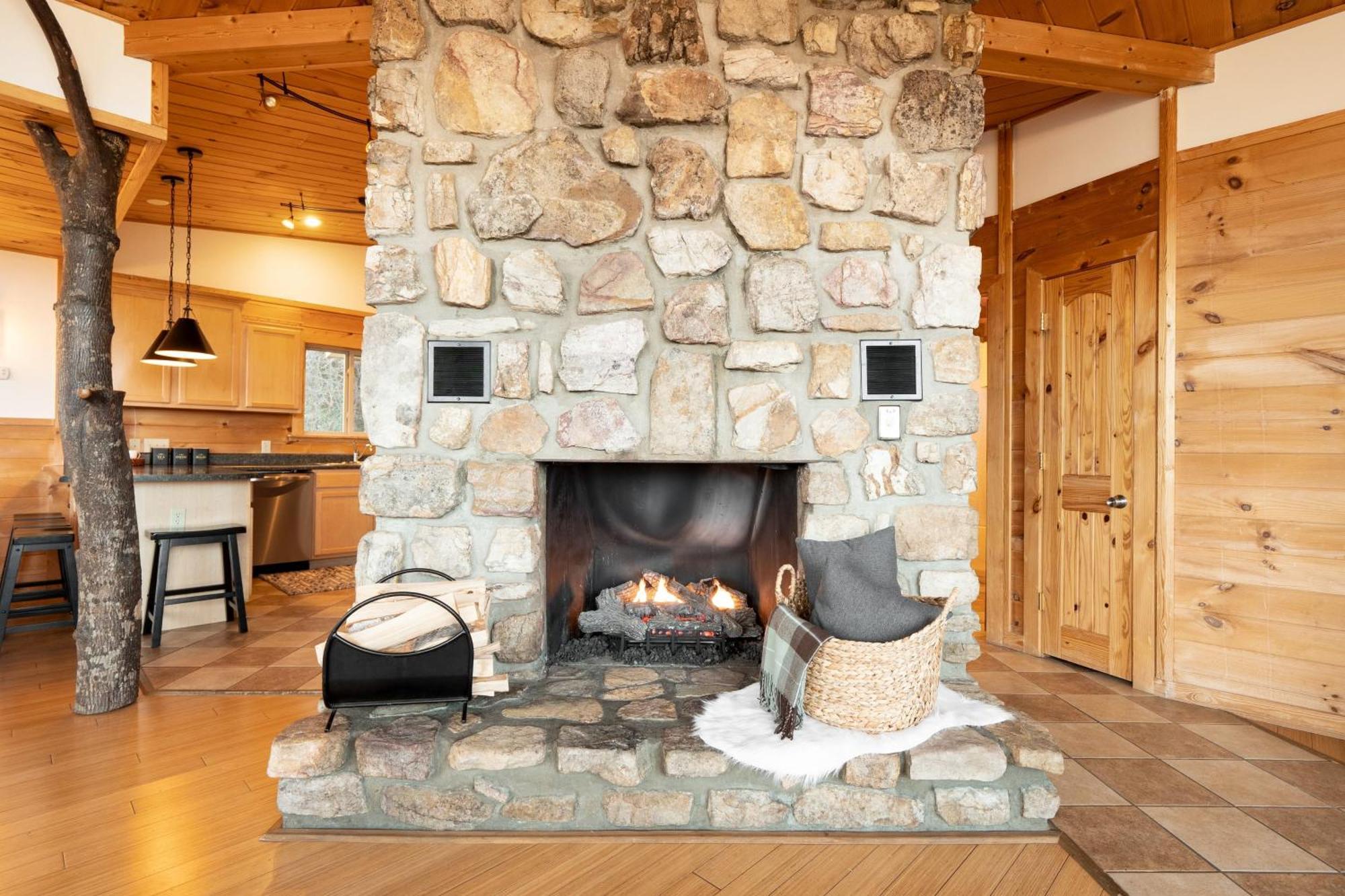 Chestnut By Avantstay Mountain Cabin W Treetop Views Hot Tub Game Room Gatlinburg Εξωτερικό φωτογραφία